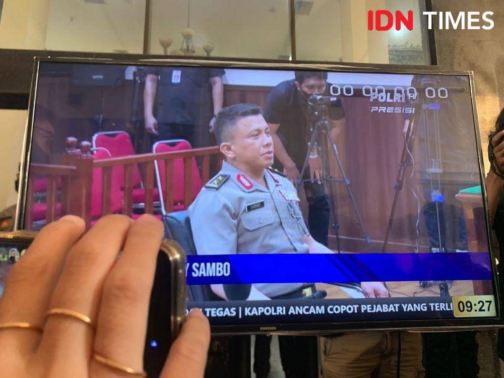 Eks Kadiv Propam Polri Irjen Ferdy Sambo menjalani sidang dugaan pelanggaran etik di Gedung TNCC Divisi Propam Polri, pada Kamis (25/8/2022). (IDN Times/Irfan Fathurohman)