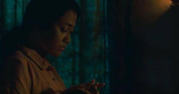 Rika menggunting kuku di malam hari ( Dok. Lyto Pictures / Pamali )