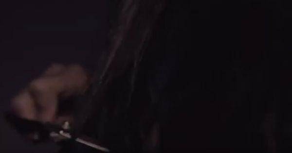 Nenden menggunting rambutnya ( Dok. Lyto Pictures / Pamali )