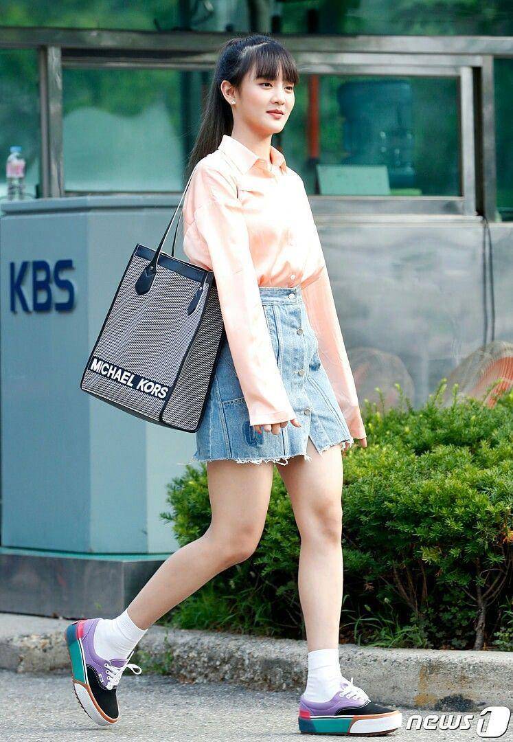 outfit Minnie (G)I-DLE (twitter.com/Karinaa00480465)