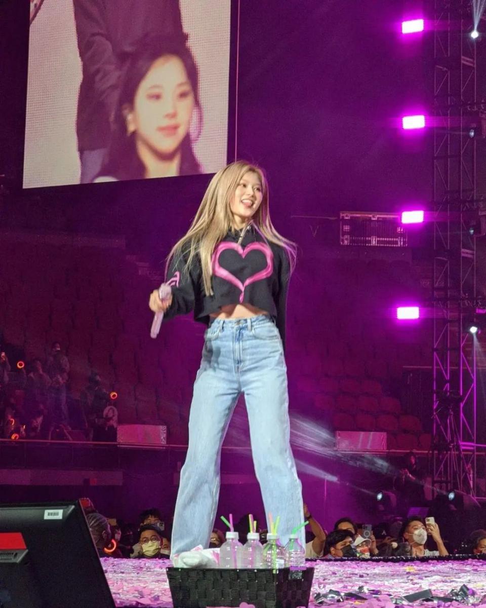 ootd sana twice (instagram.com/mysanatwice)