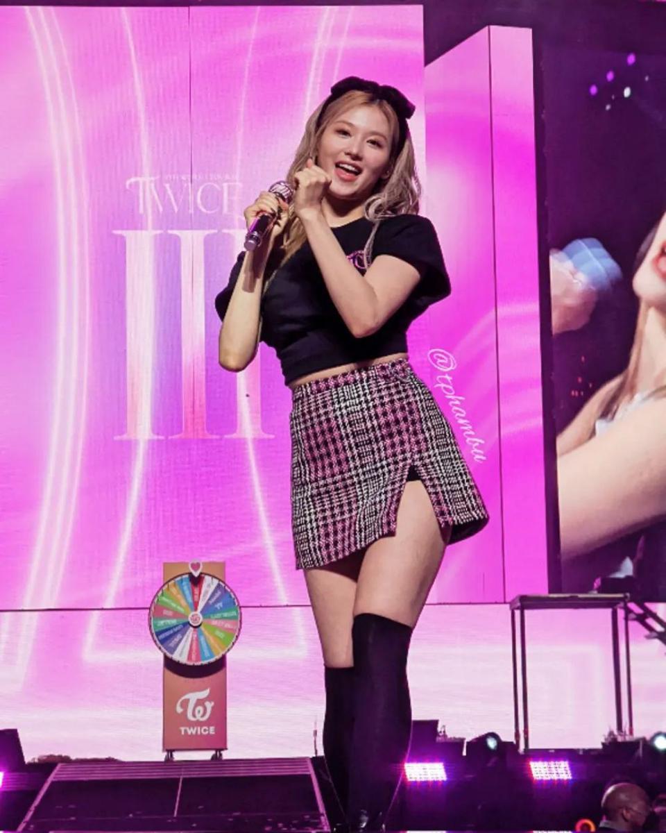 ootd sana twice (instagram.com/mysanatwice)