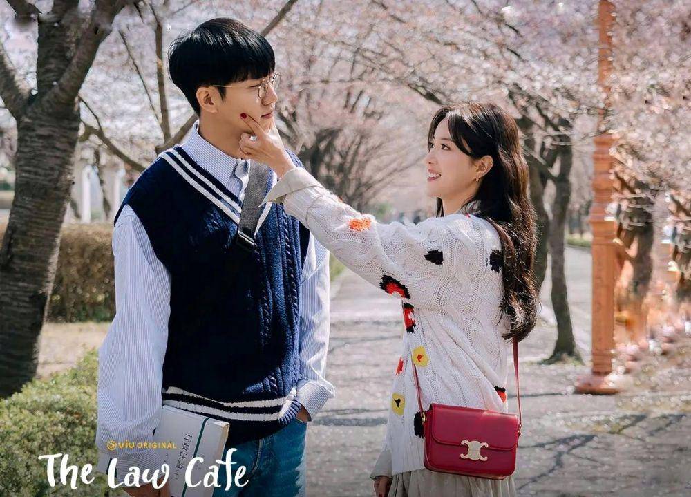 cuplikan penampilan Lee Seung Gi dan Lee Se Young bintangi drama The Law Cafe (dok. KBS2/The Law Cafe)