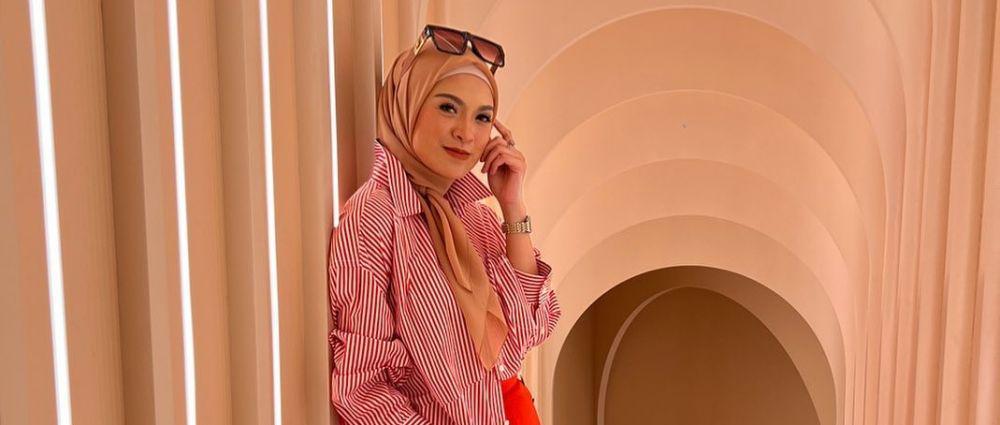 9 Inspirasi Gaya Kasual ala Delia Septianti, Kini Berhijab!