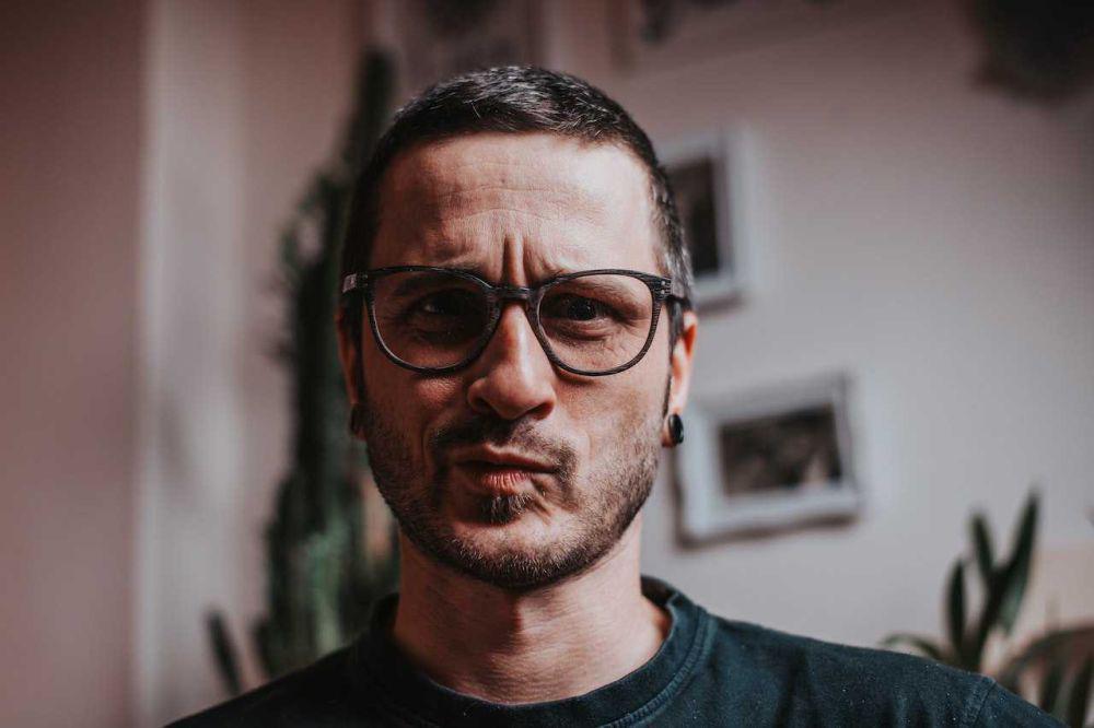 ilustrasi pria ekspresif (pexels.com/Jan Kopřiva)