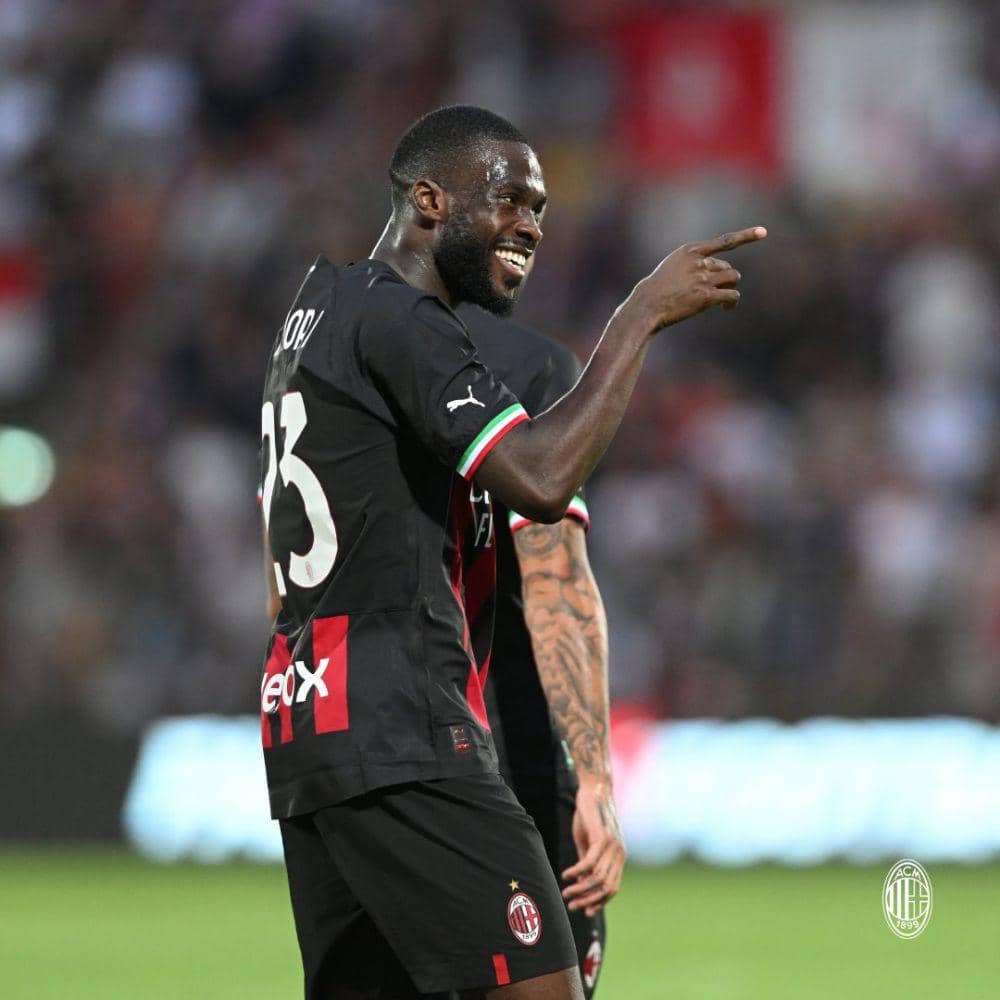 Fikayo Tomori (twitter.com/fikayotomori_)