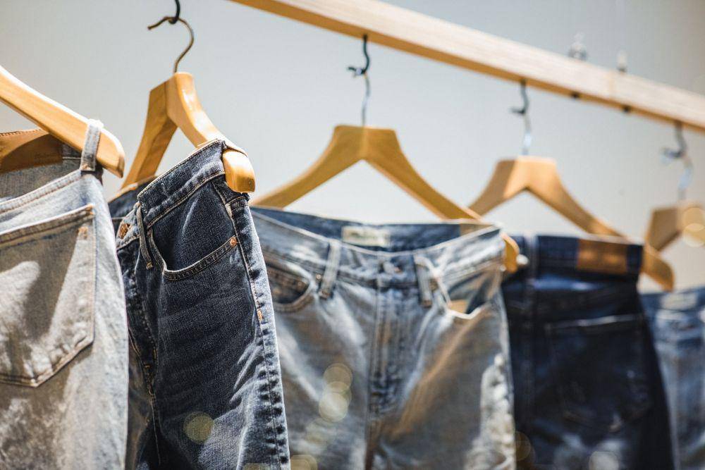ilustrasi denim (unsplash.com/Jason Leung)