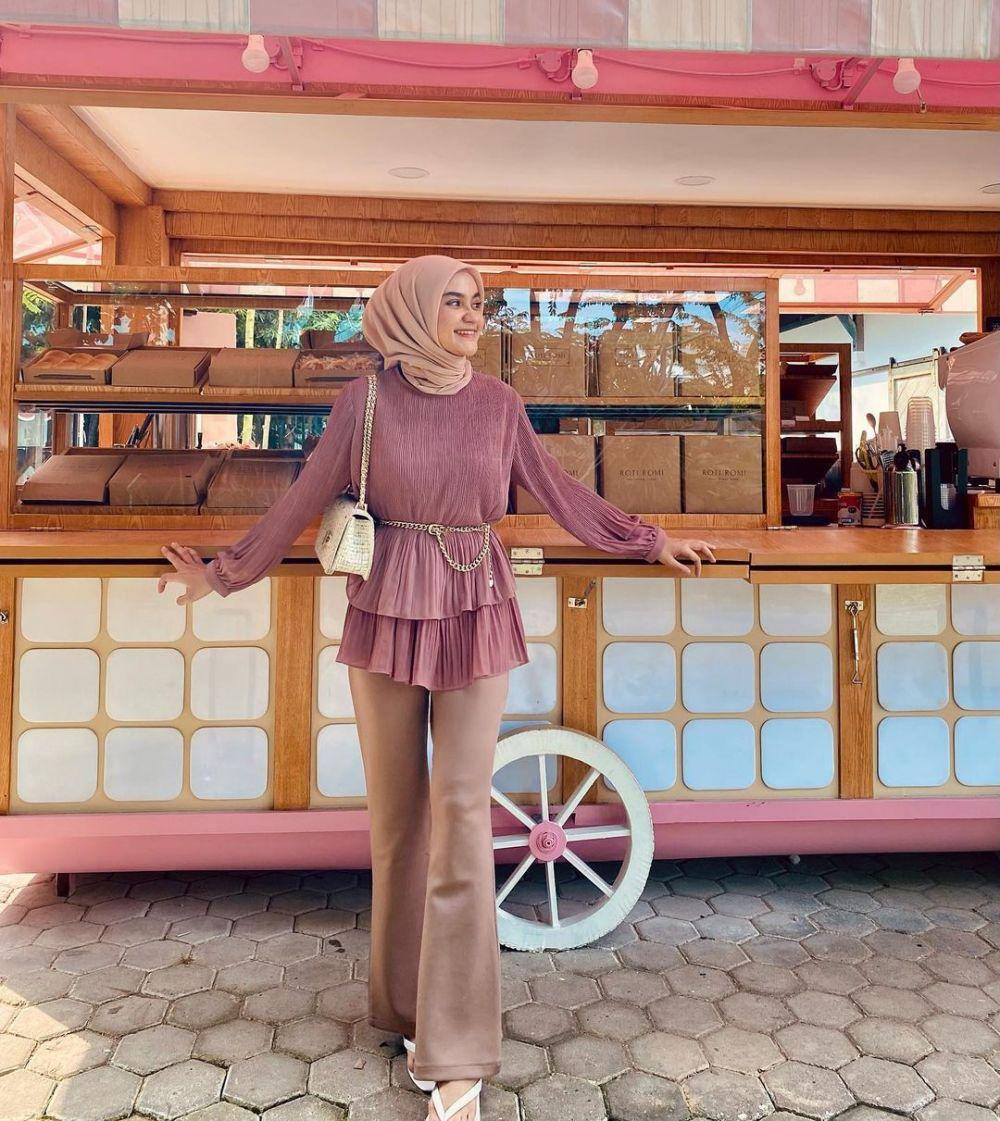 OOTD kondangan dengan celana ala Helwa Bashel (instagram.com/helwabasheel)