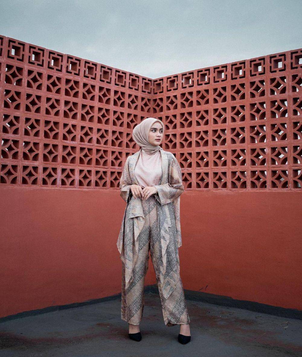 OOTD kondangan dengan celana ala Helwa Bashel (instagram.com/helwabasheel)