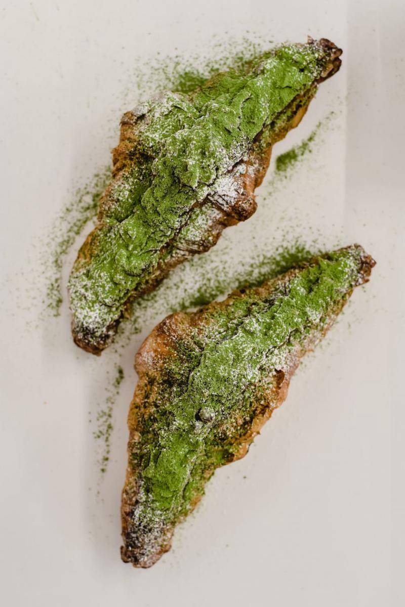 croissant matcha (pexels.com/Eva Bronzini)