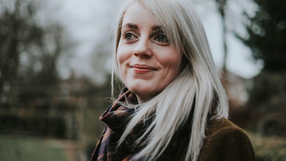 ilustrasi wanita tersenyum (Unsplash.com/ Mitchell Orr)