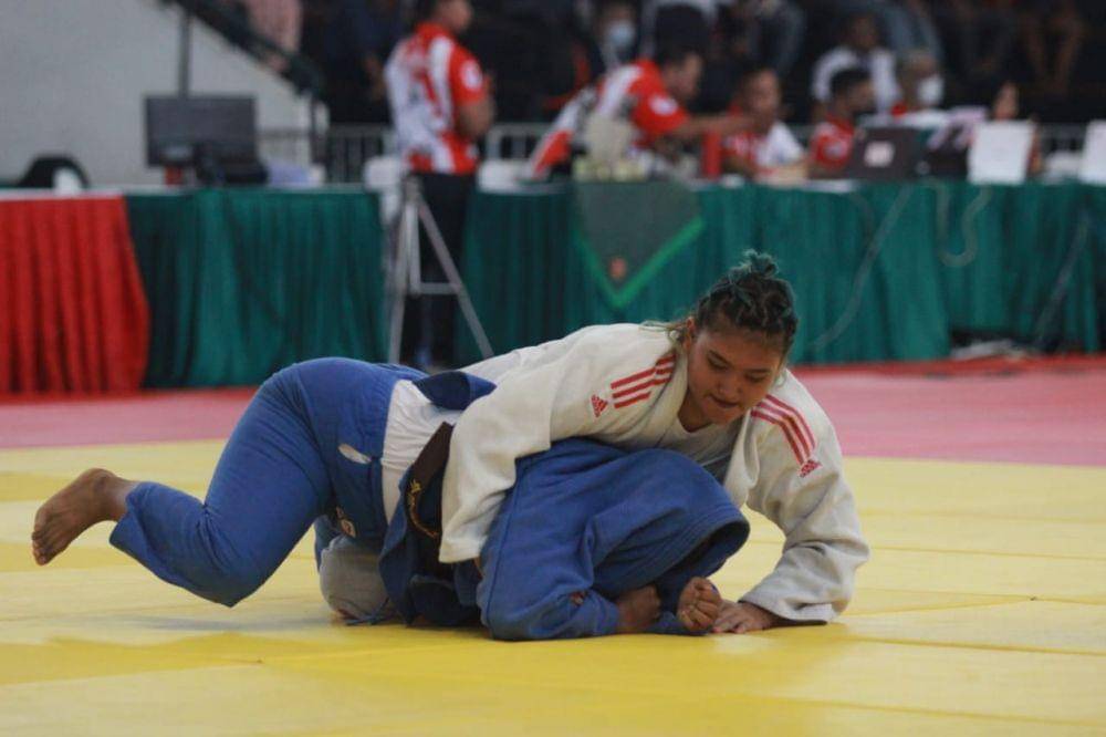 Atlet judo putri Sumut, Helena Susyen saat bertanding di Kejurnas Piala Menpora 2022 (Dok.istimewa)