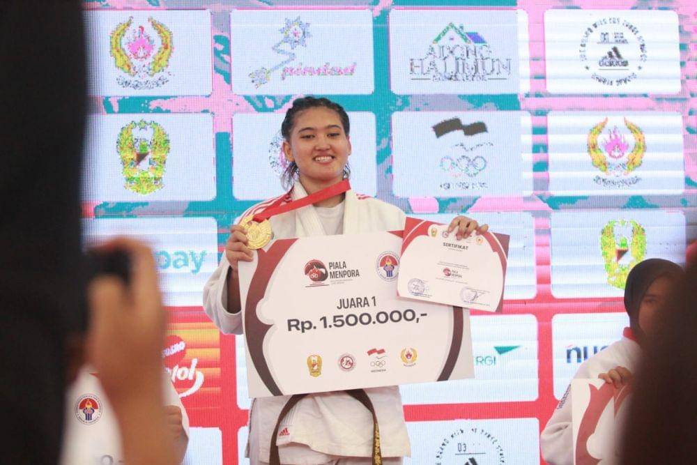 Atlet judo putri Sumut, Helena Susyen meraih medali emas Kejurnas Piala Menpora 2022 (Dok.istimewa)