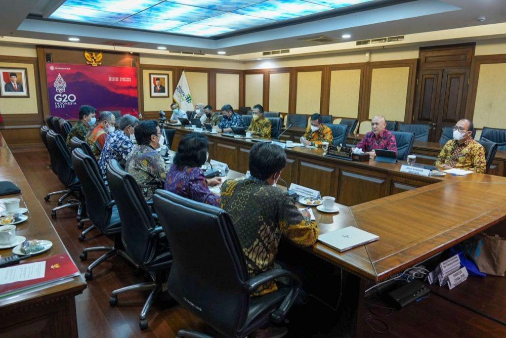 Kementerian Koperasi dan UKM, BPOM, dan BSN membahas perkembangan program minyak goreng merah. (dok. Kemenkop UKM)