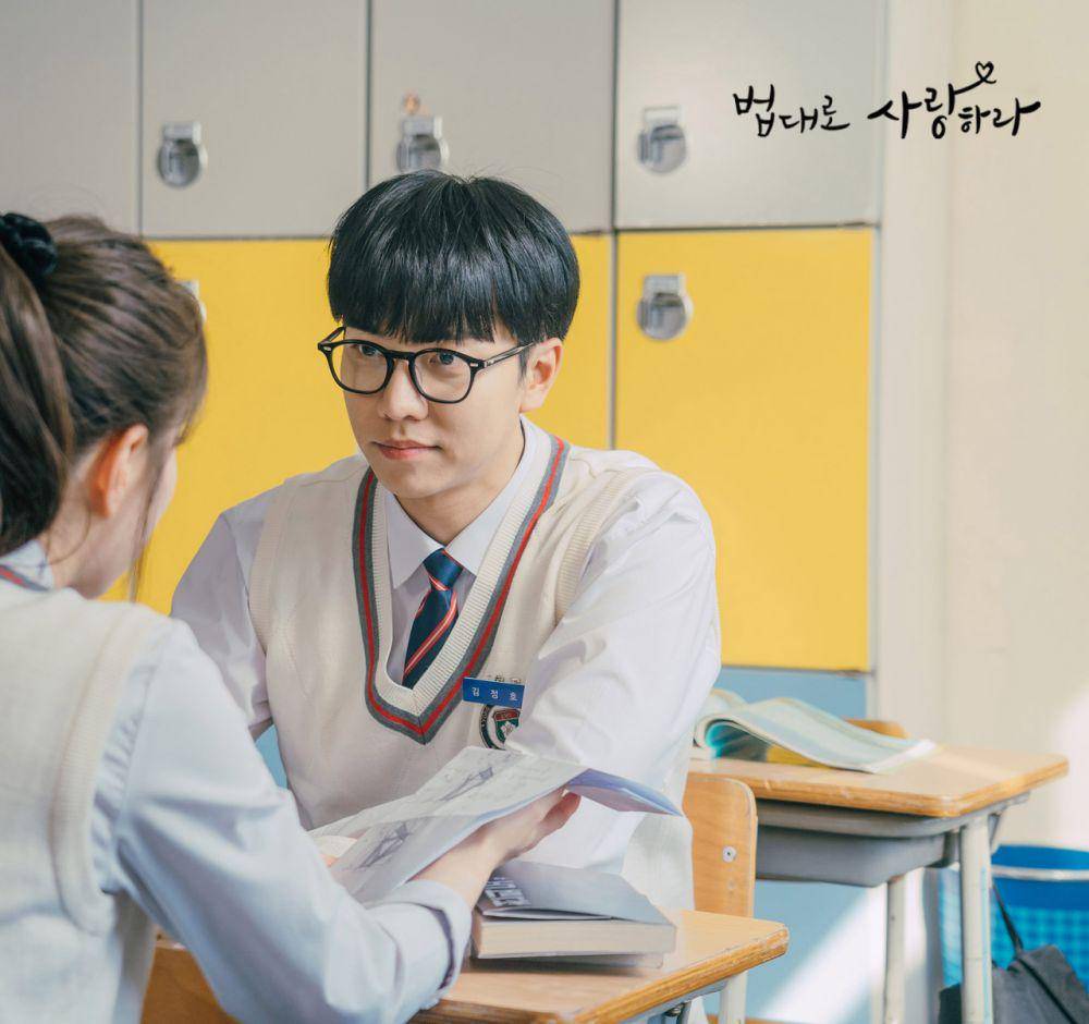 Lee Seung Gi pemeran Kim Jeong Ho di Kdrama The Law Cafe (Dok. KBS)