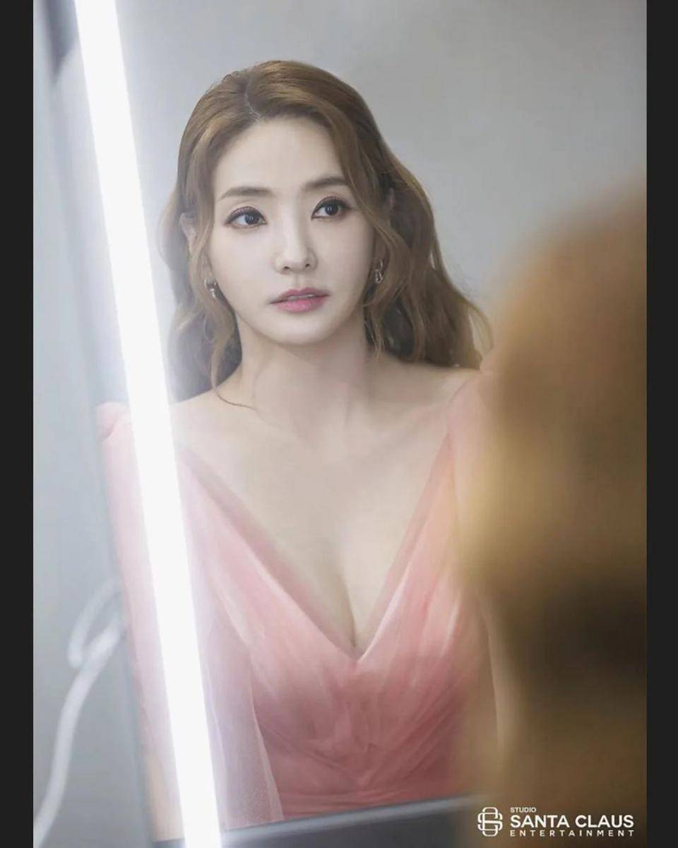 Han Chae Young (instagram.com/han_chae_young_)