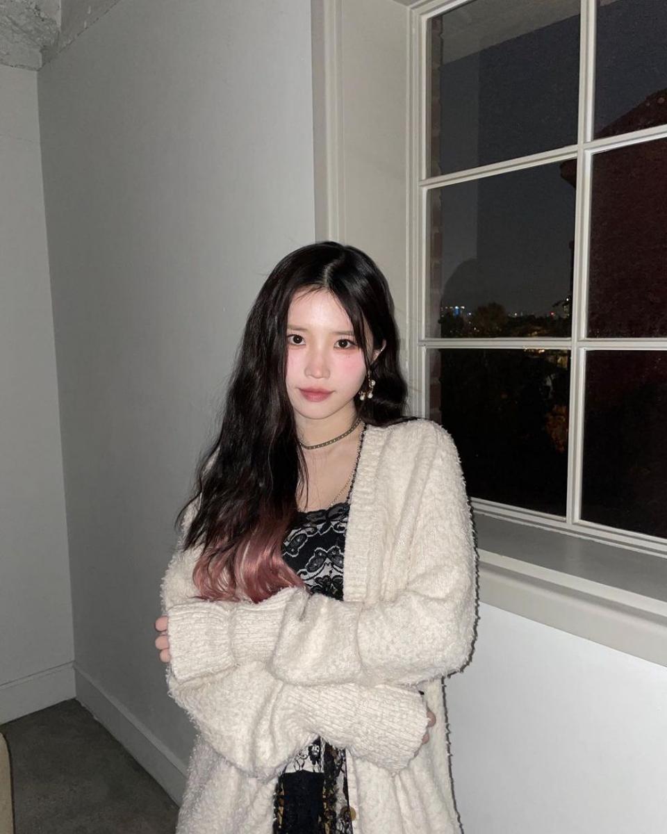 Hayoung fromis_9 (instagram.com/shy9_29)