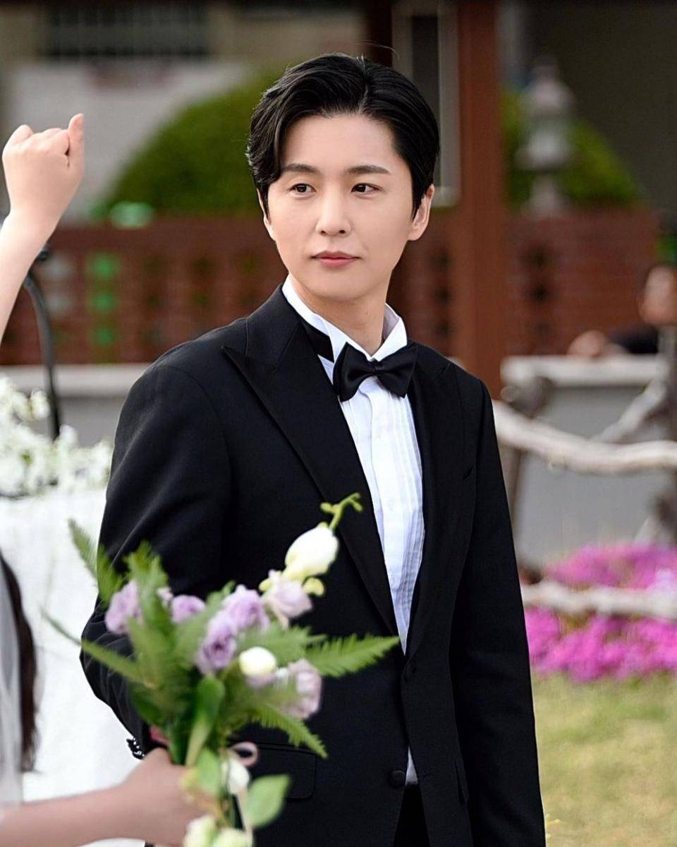 Shin Dong Wook (instagram.com/snowballentertainment)