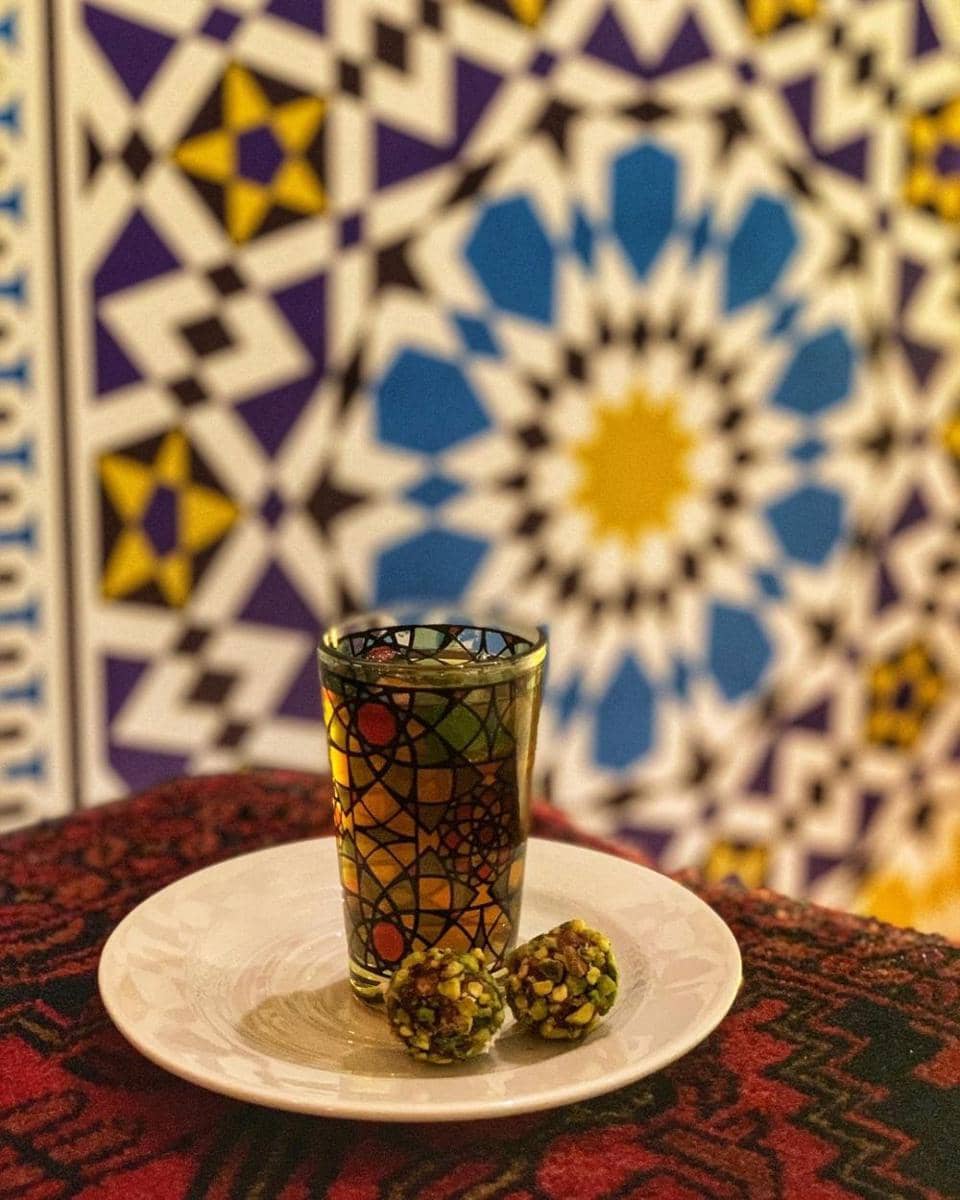 ilustrasi Maghrebi mint tea (instagram.com/dubaifoodlovers)