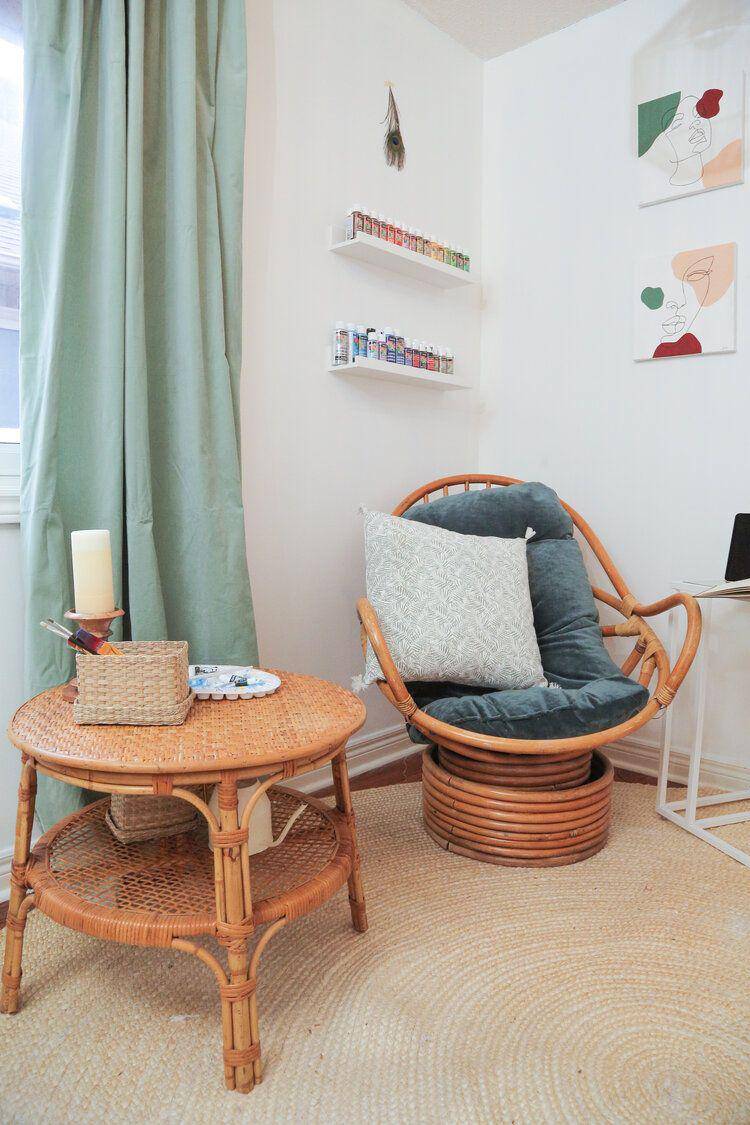 ide dekorasi tempat duduk di kamar  tidur (thesorrygirls.com)