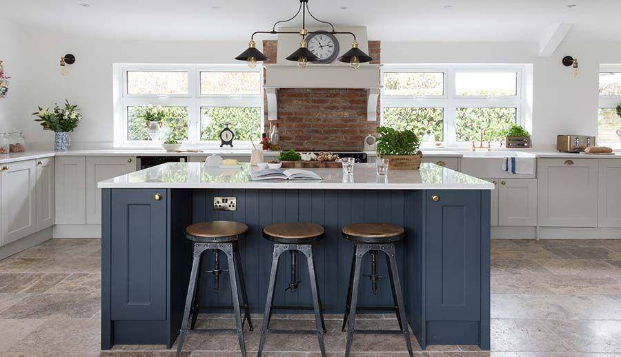inspirasi warna di dapur country (masterclasskitchens.co.uk)