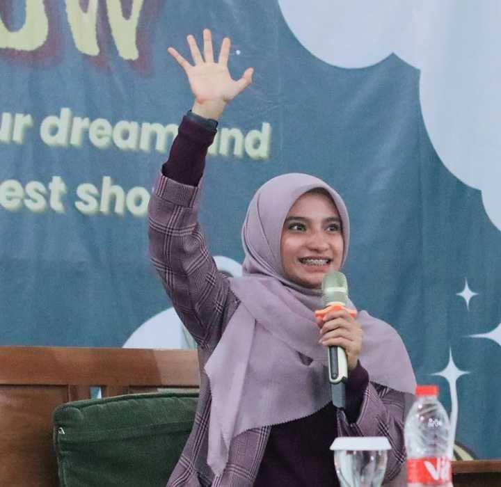 5 Tips Lancar Public Speaking ala Sherly Annavita