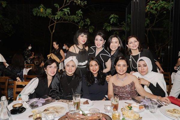 10 Potret Artis di Pesta Ulang Tahun ke-51 Mayangsari, Glamor!