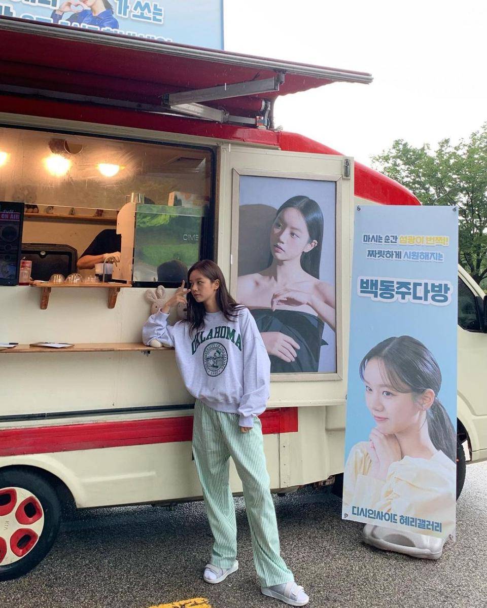 OOTD colorful ala Hyeri Girl's Day (instagram.com/hyeri_0609)