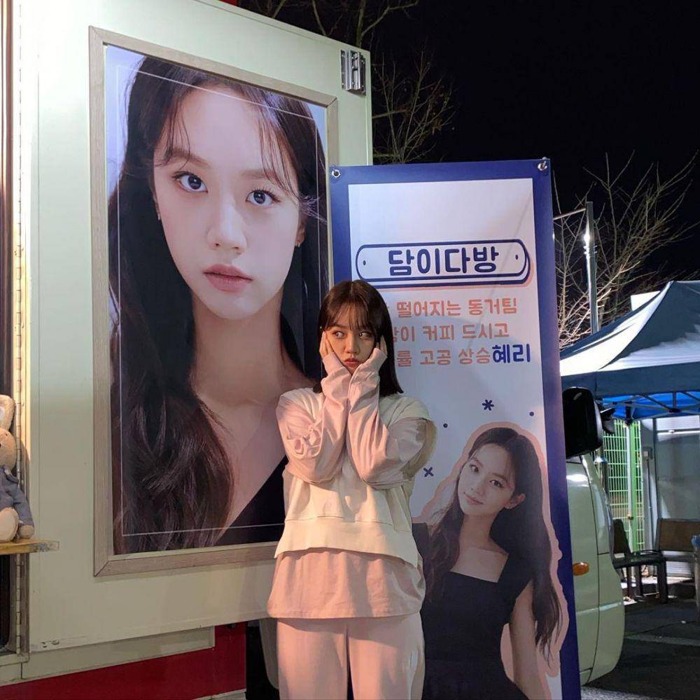 OOTD colorful ala Hyeri Girl's Day (instagram.com/hyeri_0609)