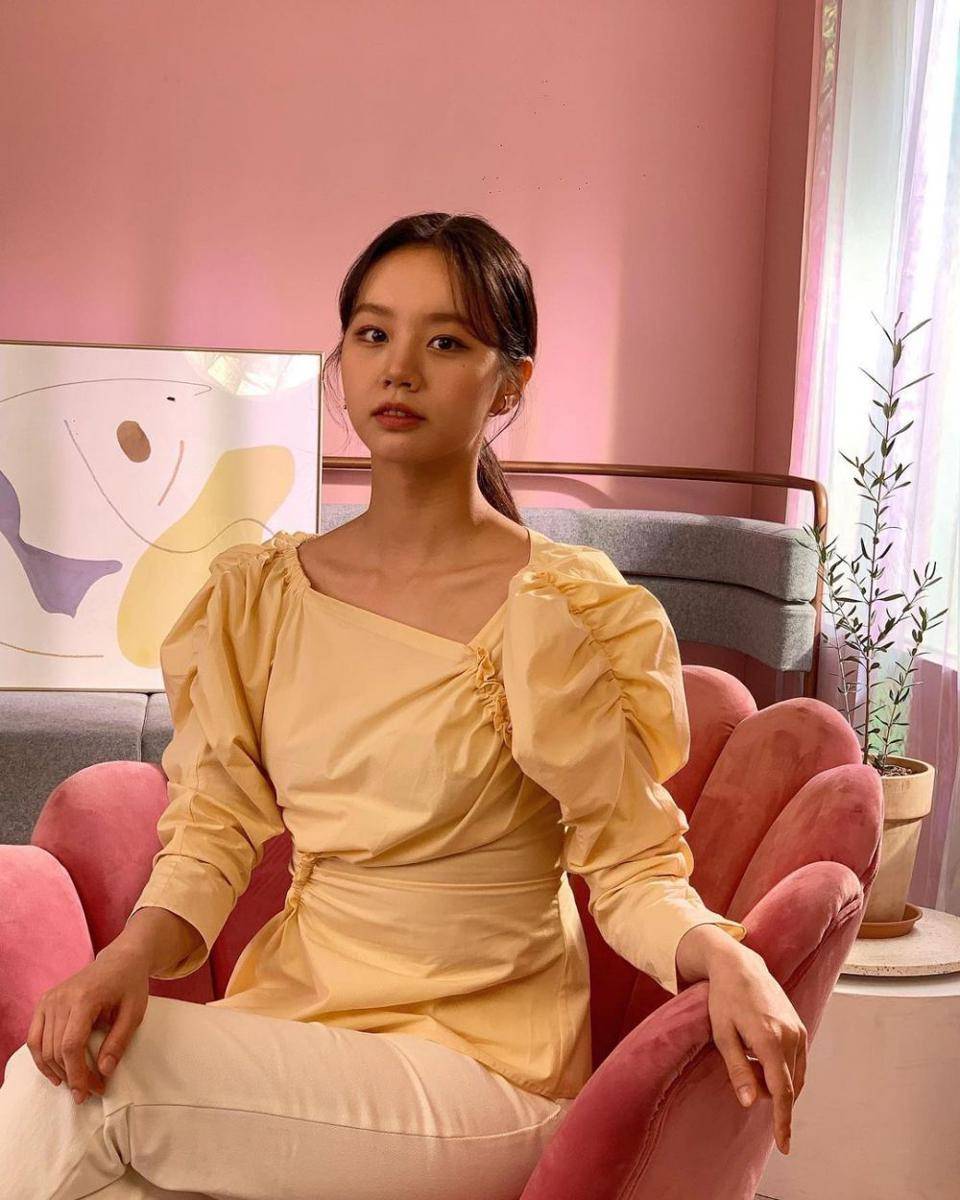 OOTD colorful ala Hyeri Girl's Day (instagram.com/hyeri_0609)