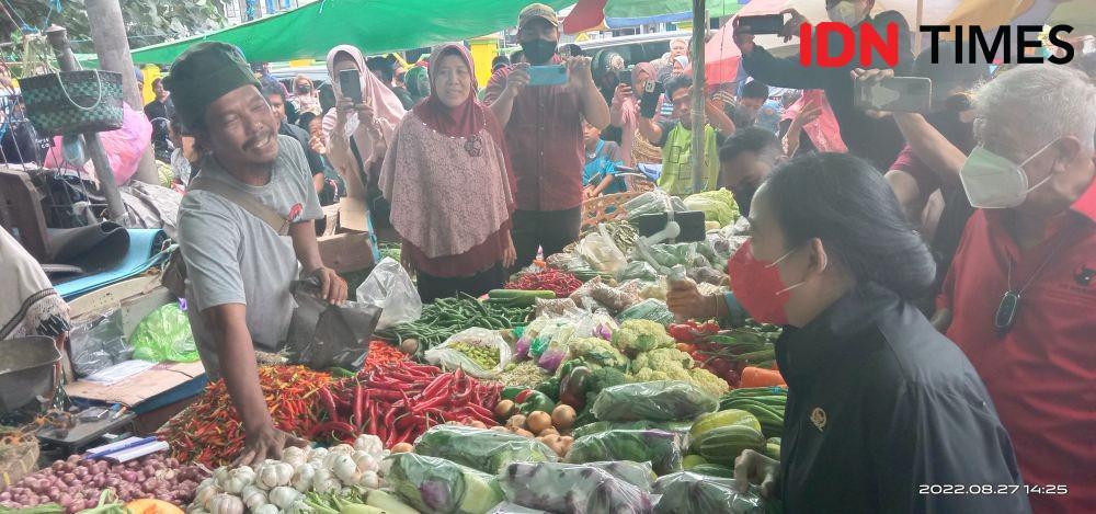 Pedagang Pasar Kebon Roek Mataram Teriakkan 'Puan Presiden'