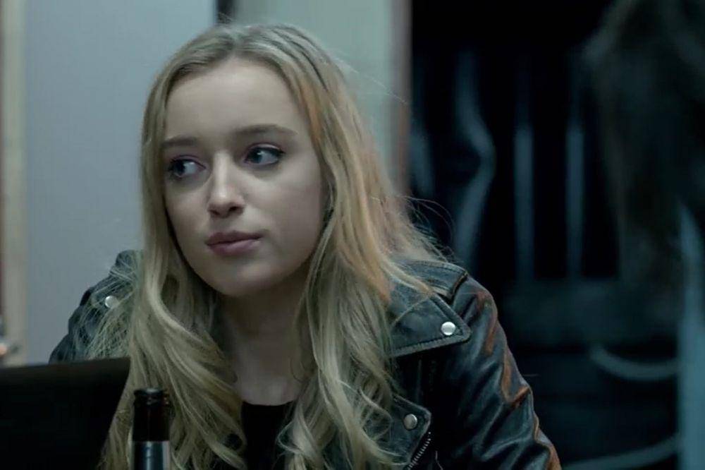 Phoebe Dynevor dalam serial Snatch (dok. Sony Pictures Television/Snatch)