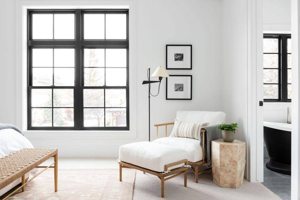 ide dekorasi tempat duduk di kamar  tidur (studio-mcgee.com)