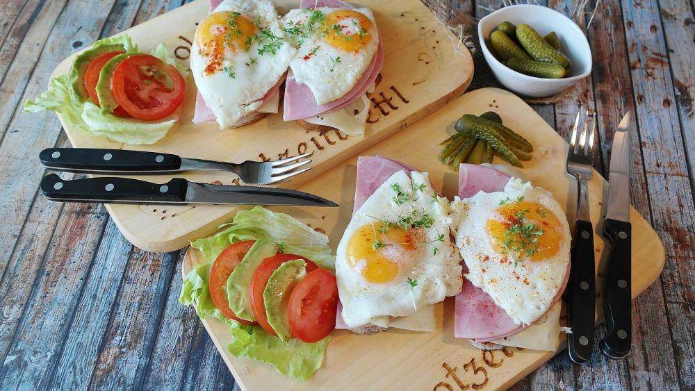 Ilustrasi sandwich dengan topping telur (pixabay.com/ritae)