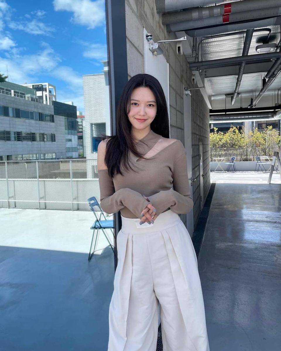 OOTD nuansa cokelat ala Sooyoung SNSD (instagram.com/sooyoungchoi)
