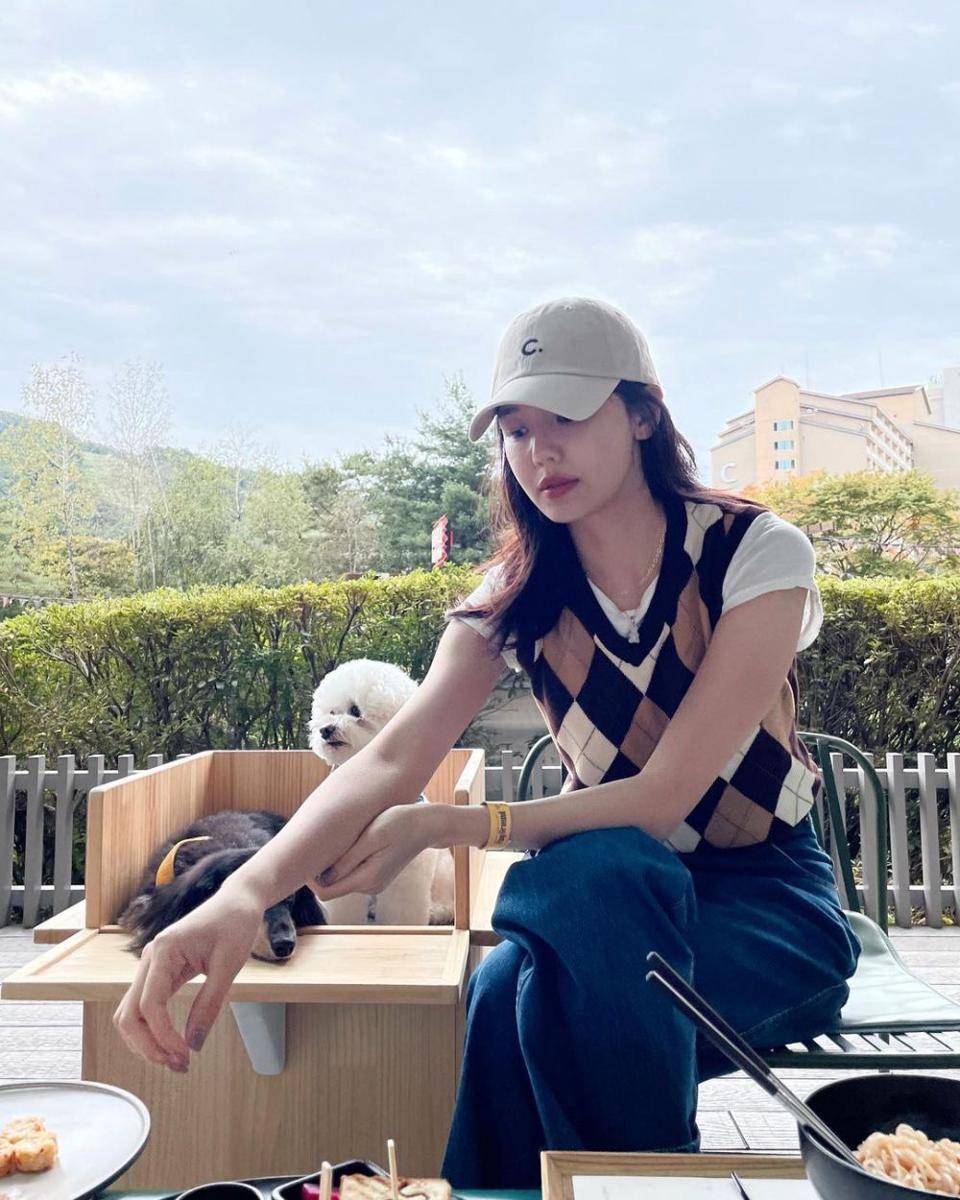 OOTD nuansa cokelat ala Sooyoung SNSD (instagram.com/sooyoungchoi)
