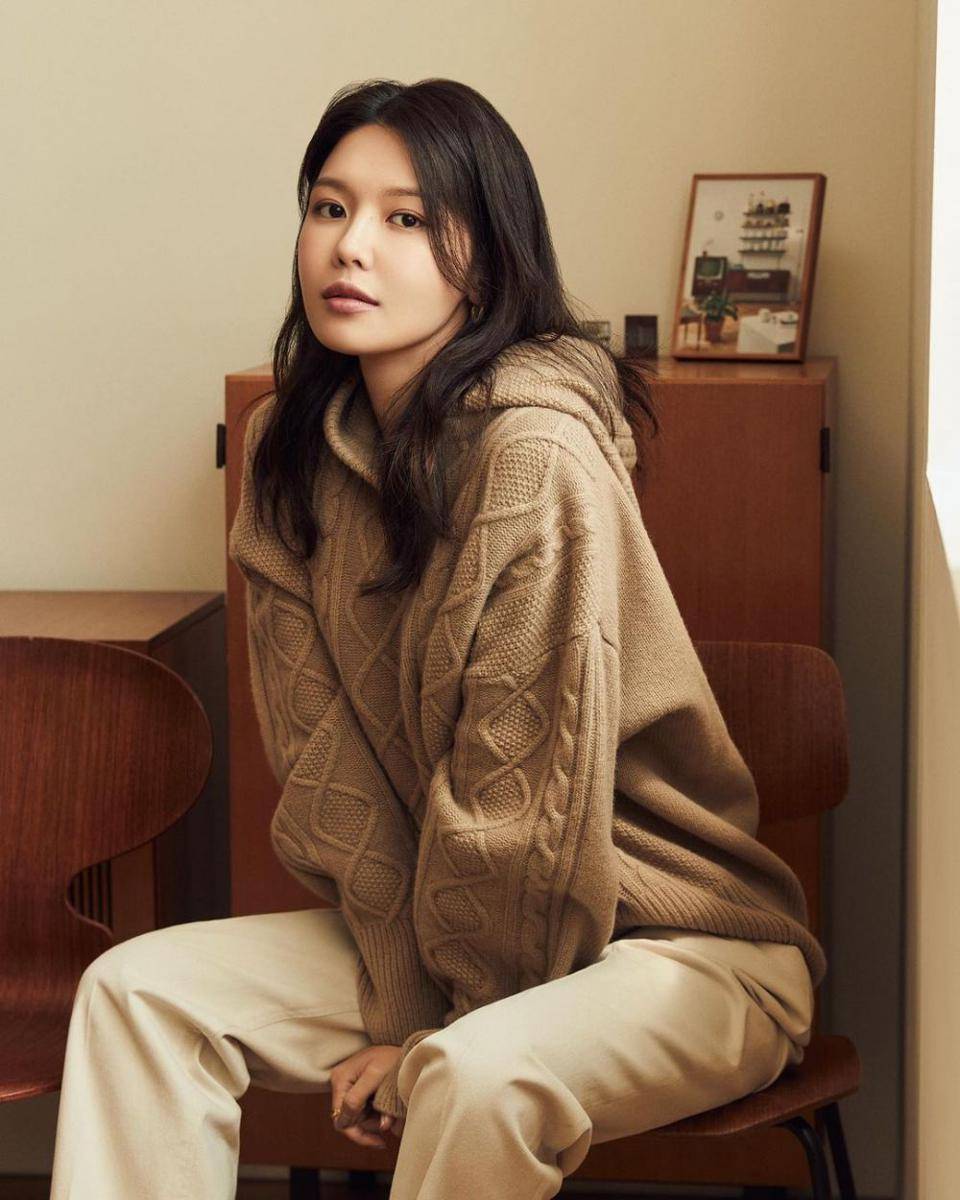 OOTD nuansa cokelat ala Sooyoung SNSD (instagram.com/sooyoungchoi)
