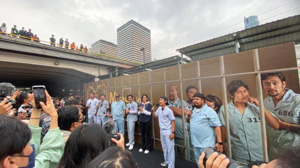 Pemain film Miracle in Cell No. 7 saat peluncuran soundtrack "Balon udara" di kawasan Dukuh Atas, Jakarta, pada Jumat (26/8/2022) (Dok. Falcon Pictures)