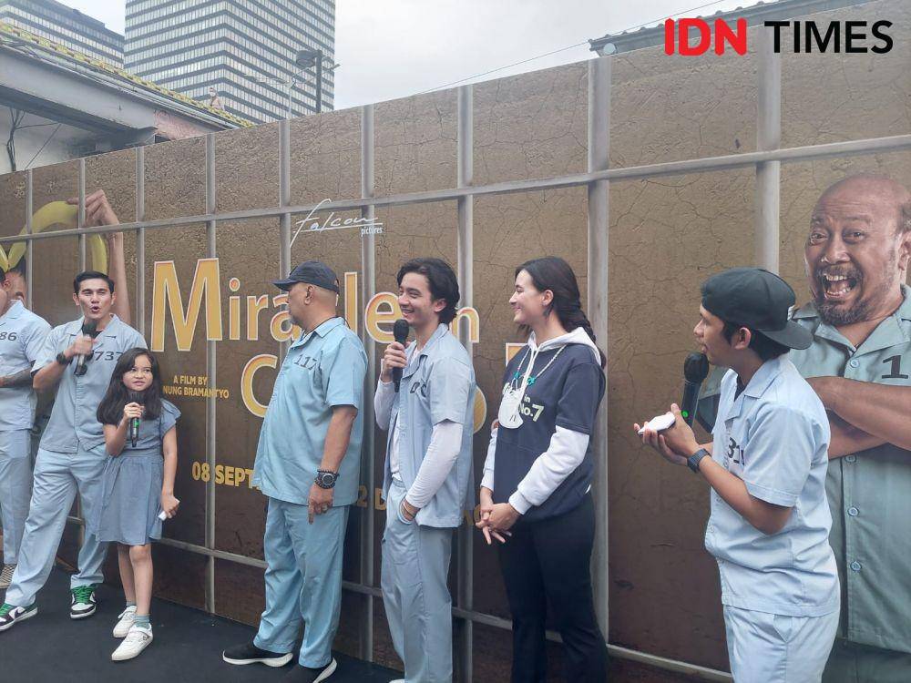 Pemain film Miracle in Cell No. 7 saat peluncuran soundtrack "Balon udara" di kawasan Dukuh Atas, Jakarta, pada Jumat (26/8/2022) (IDN Times/Erfah Nanda)