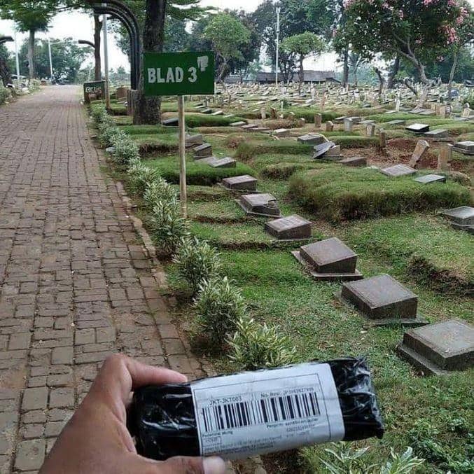 lika-liku kurir kocak (twitter.com/txtdrikurir)