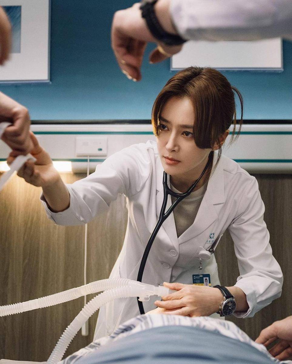 Qin Lan di CDrama Dr. Tang (instagram.com/qinlandaily)