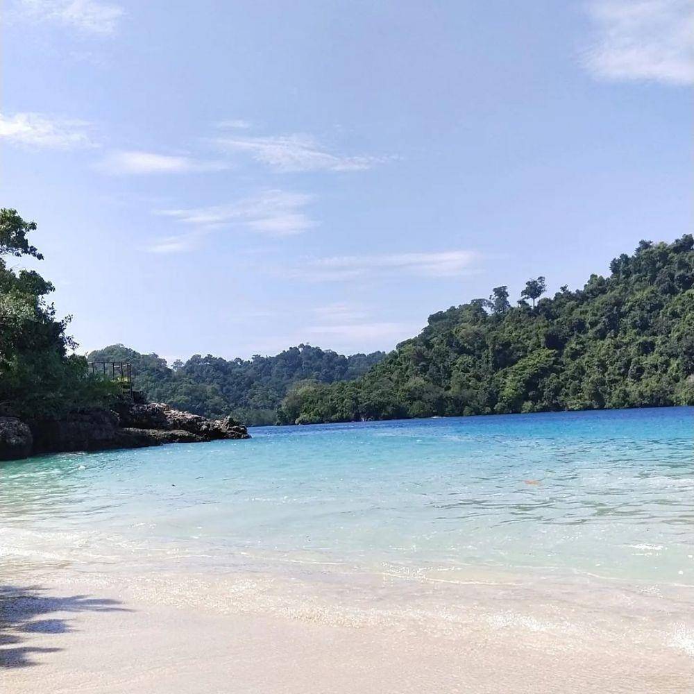 Pantai Tiga Warna (instagram.com/lunnamargaretha04)