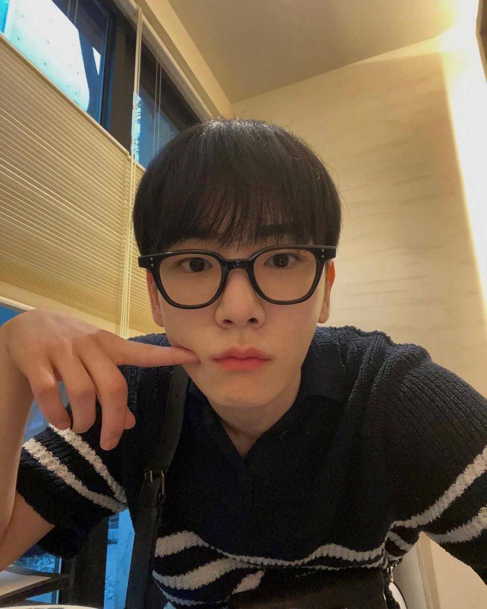 Key SHINee (instagram.com/bumkeyk)