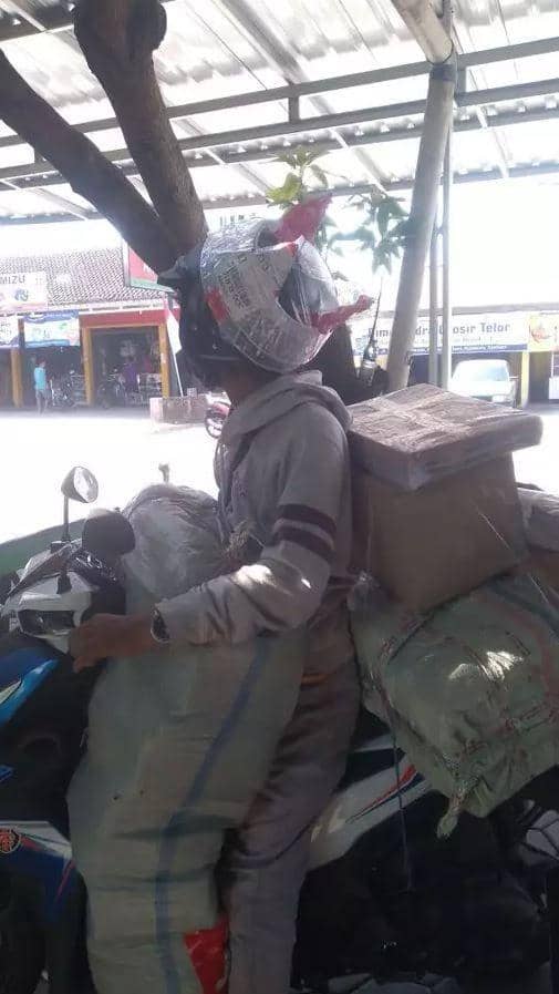 lika-liku kurir kocak (twitter.com/txtdrikurir)