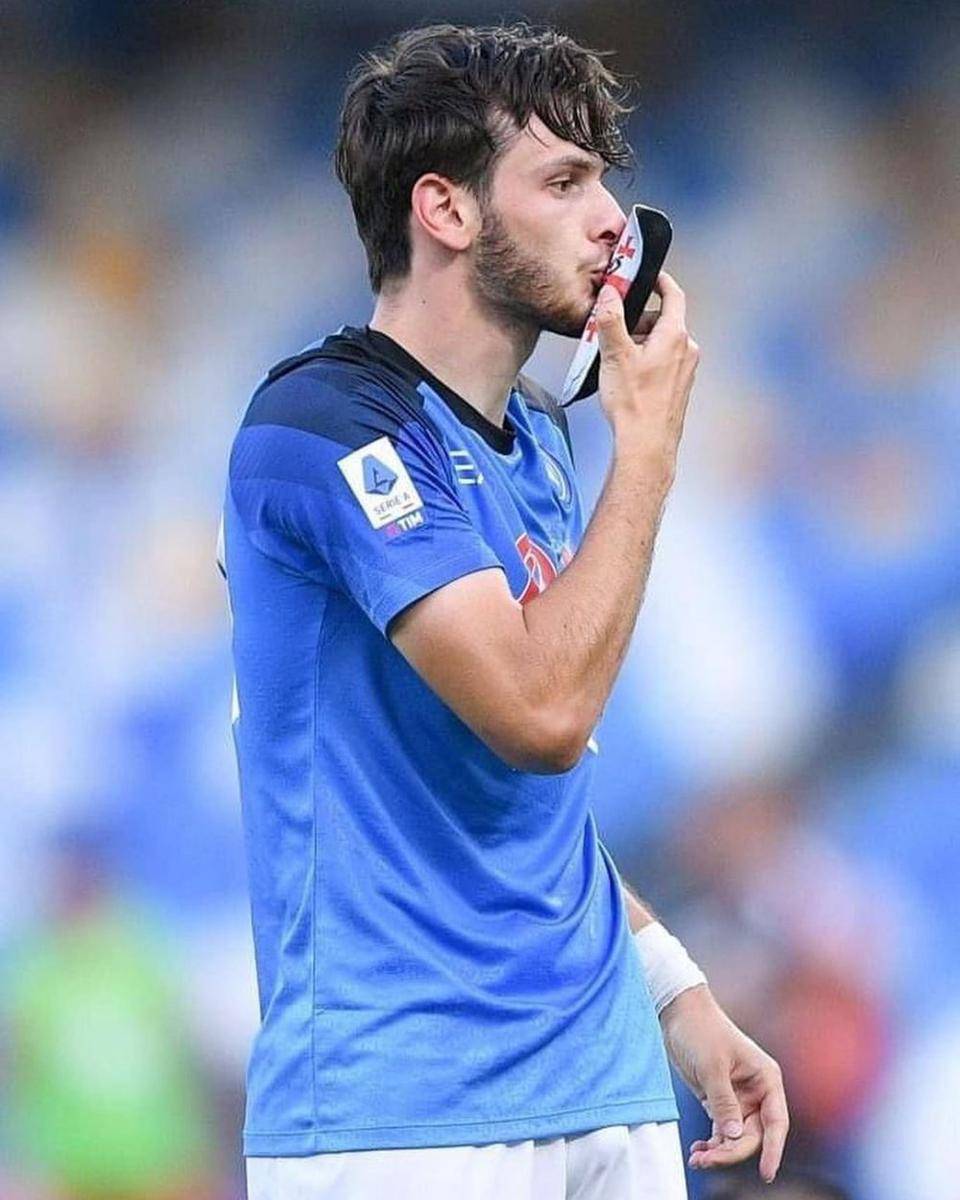 Khvicha Kvaratskhelia saat berseragam Napoli (instagram.com/kvara77)