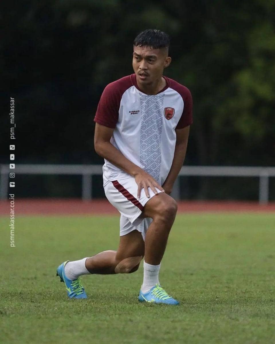Gelandang PSM Makassar, Akbar Tanjung, dalam sesi latihan di Stadion Mini UKM Kuala Lumpur, Selasa 23 Agustus 2022. (Instagram.com/psm_makassar)