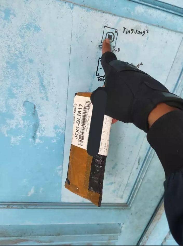 lika-liku kurir kocak (twitter.com/txtdrikurir)