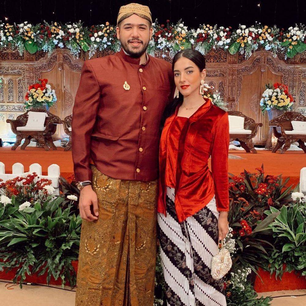 Kebaya bridesmaid material velvet. (instagram.com/tasyafarasya)
