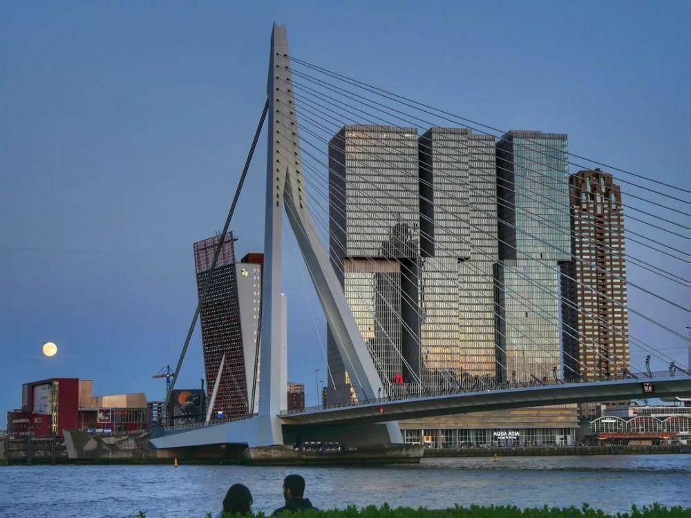 potret Jembatan Erasmus (instagram.com/cier_tphotography)
