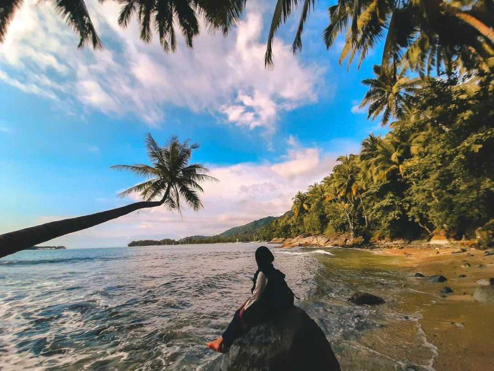 Pantai Air Manis Padang: Informasi Lokasi, Harga Tiket, dan Tips